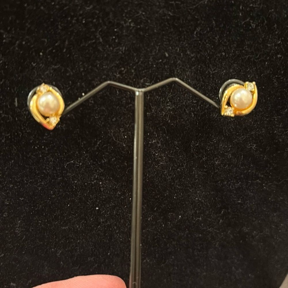 Elegant pearl Stud Earrings